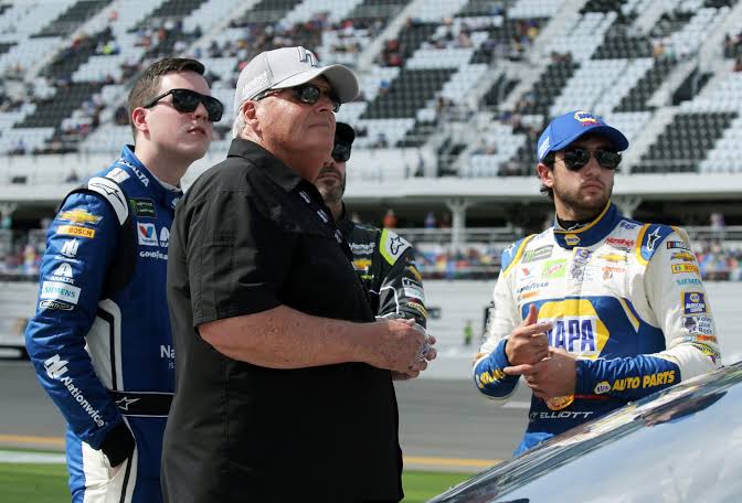 What a sad news: NASCAR Top Team Hendrick Motorsports 4-Drivers Are in serious Misunderstanding with their seaves which the owners try to settle it but it geting out of hand…read more details in 