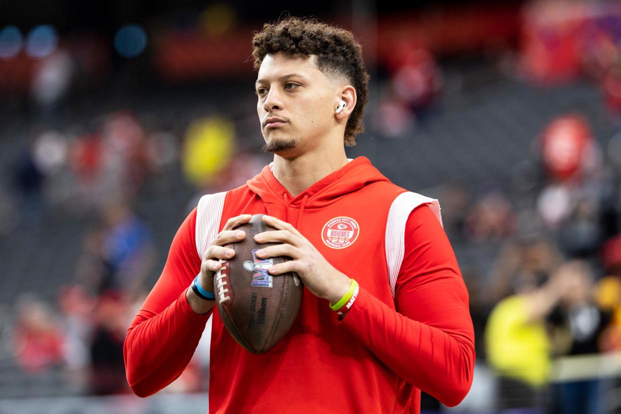 Superstar quarterback Patrick Mahomes has reportedly expressed interest in joining the Las Vegas Raiders, insisting on a long-term contract…..