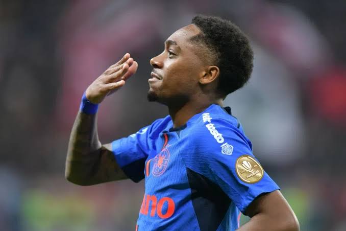 Treading news: fcsb statues bucuresti Luis phellpe a primit cartonas rosu si 5 meciuri trupa impotriva fc dinamo…..