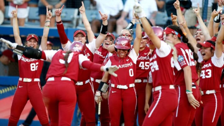 In a groundbreaking announcement that has sent shockwaves through the world of collegiate sports, the Oklahoma Sooners softball program has been officially recognized as the world’s best and most unified NCAA softball program, a distinction conferred jointly by ESPN and Netflix…