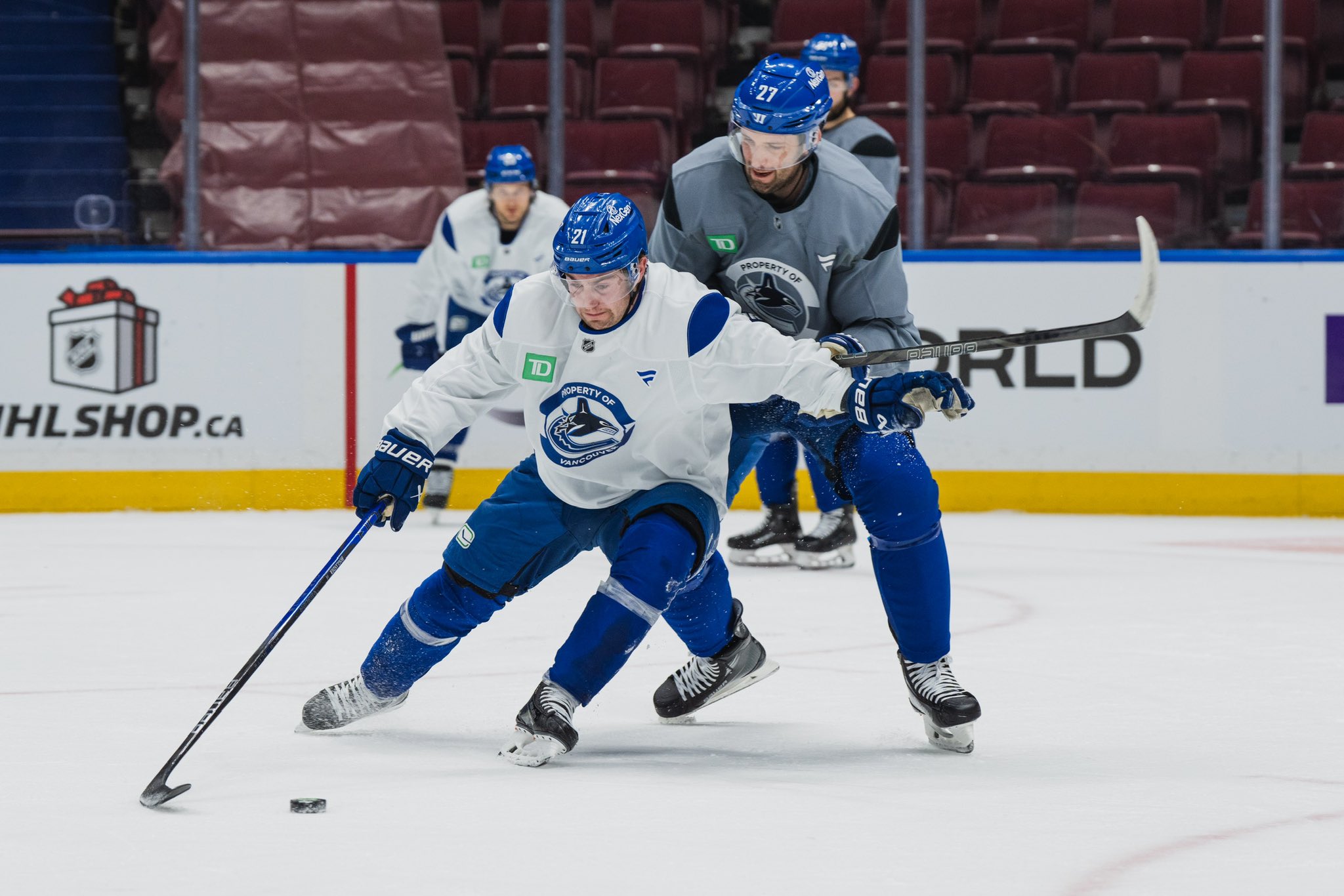 Canucks re-sign veteran defenceman Derek For bort…