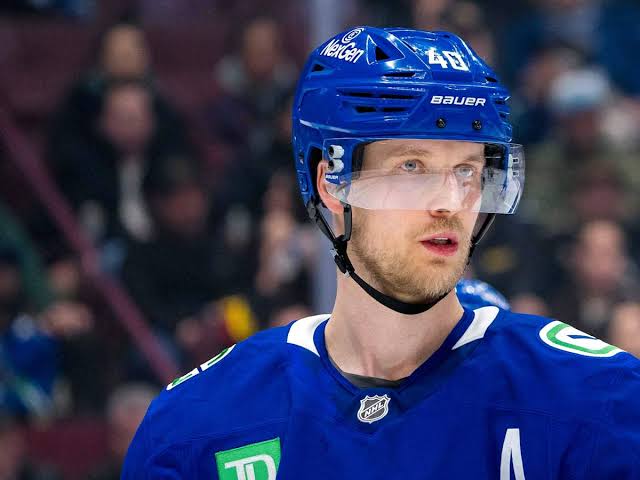 Canucks legend worried about Elias Pettersson performances and future…