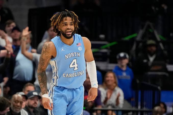 Breaking: R.J. Davis, a member of the Carolina de Nord Tar Heels team, has invested $3.6 million to turn his house into a lodging facility for young people without homes….