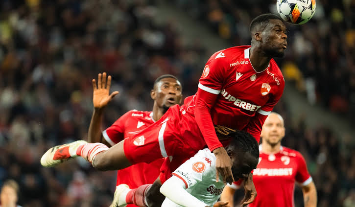 Cum l-a ademenit echipa lui Mircea Rednic pe Josue Homawoo? Va încasa de patru ori mai mult decât la Dinamo…