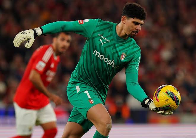 Ajax-keeper vertrekt en maakt opvallende transfer naar Champions League-kandidaat…