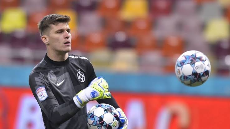 Șoc de Ultim Moment! Ștefan Târnovanu Părăsește Dramatic FCSB în Ultimele Clipe ale Ferestrei de Transferring…..