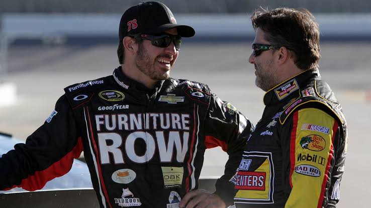 Martin Truex Jr. shocked the racing world when he unexpectedly announced that he would join Tony Stewart as the new co-owner of Eldora Speedway, while also dropping two ‘bombshells’ that left the NASCAR fan community on the edge of their seats!…