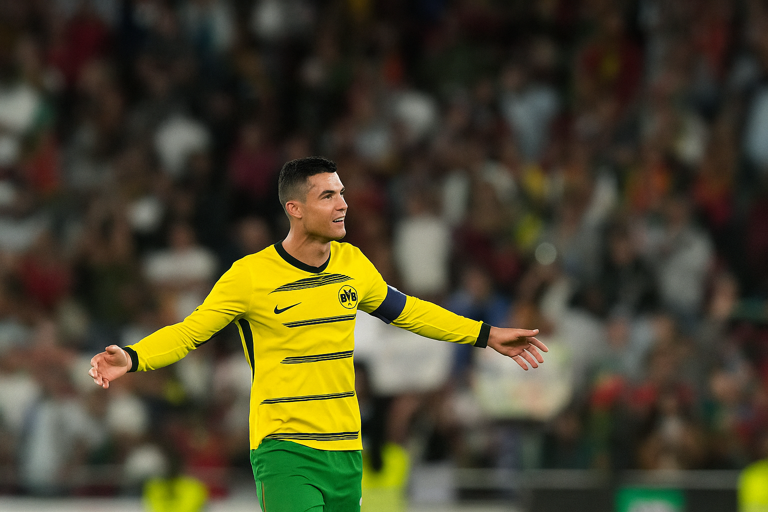 DEAL DON!!! Der Manager von Borussia Dortmund hat vor wenigen Minuten Cristiano Ronaldo verpflichtet …