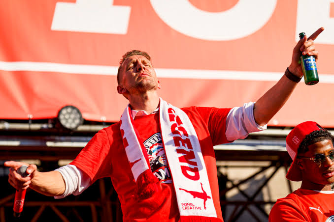 BREAKING: Luuk de Jong tekent driejarig contract bij Ajax – Deal loopt voor… Lees Meer  …..