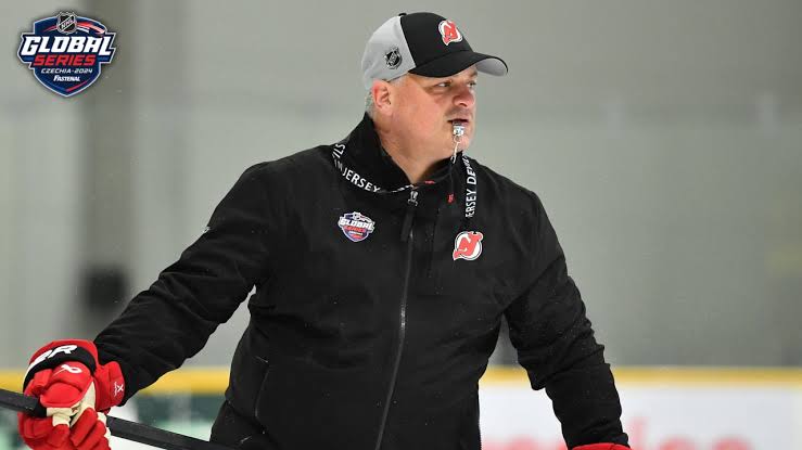 Acum CÂTEVA minute: Antrenorul echipei New Jersey Devils, Sheldon Keefe, a luat cea mai proastă decizie de a părăsi echipa din cauza… citește mai mult …..