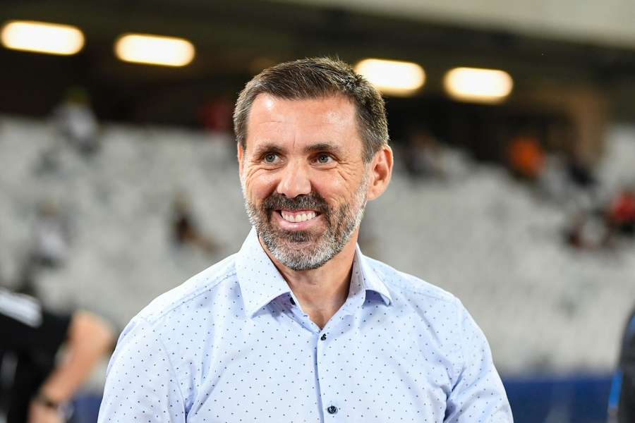 Șoc la Dinamo! Antrenorul echipei, în centrul unui scandal uriaș – decizia sa neașteptată ar putea schimba soarta clubului! ⚽…..