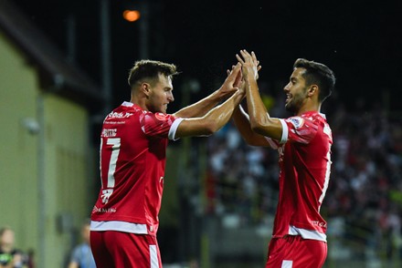 „Voi fi aici pentru totdeauna! Dinamo București semnează cu o super-vedetă un contract permanent, valabil până la retragere!”