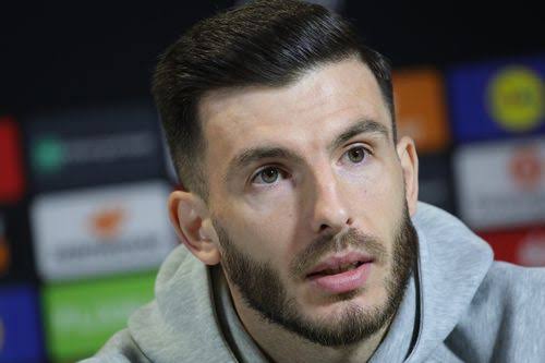 CONCEPȚIA REÎNTOARCERII: Mihai Popescu și-a exprimat dorința sinceră de a se alătura din nou echipei Dinamo București și a transmis această dorință conducerii clubului.   Rugămintea lui a fost ascultată de conducere: „Vreau să merg acasă; fericirea nu poate fi cumpărată cu bani.   Îmi lipsesc sprijinul neclintit și afecțiunea.