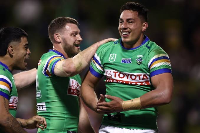 Girl Spends 3 Years Saving Money to Watch Canberra Raiders Still Not Enough – Joseph Tapine Shocking Action Brings GIO Stadium Canberra to a Silence. Three years of collecting cans, selling cookies and saving every penny – but when Raiders plays, she still can’t afford a ticket. When Joseph Tapine heard the story, the rising Raiders superstar wasn’t just going to stop at a hug or a ticket. His next action brought the entire GIO Stadium Canberra to an emotional silence – and then erupted in thunderous cheers….  See more……