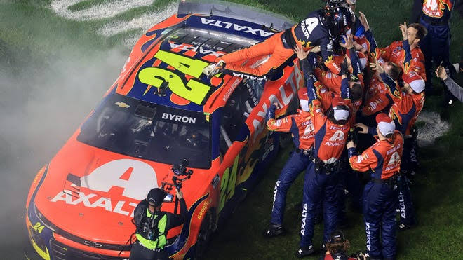 There’s a new favorite to win the Daytona 500, and it’s not William Byron,he is……