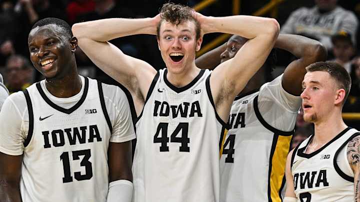 Bombshell in NCAA Division I! Iowa Hawkeyes men’s basketball have pulled off an unexpected, last-minute transfer that will shock the entire world!”…..