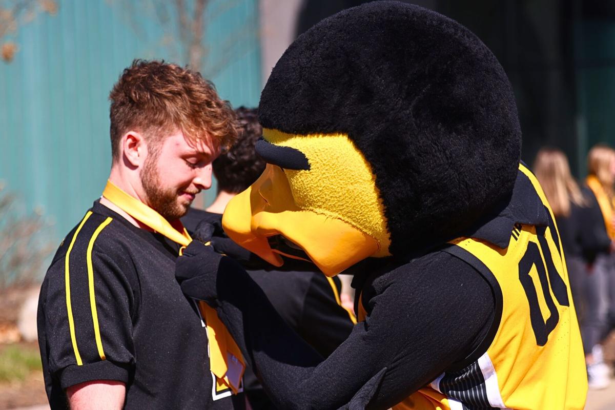 DONE DEAL : A five-star prospect has committed to Iowa Hawkeyes men’s Basketball, revealing two key reasons behind his decision. Read more…..