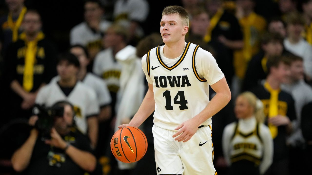 BREAKING NEWS: After Bennett Stirtz became one of the hottest names on the market, the rising star was reportedly considering a departure amid major offers from rival programs and even a potential step away from his role with the Iowa Hawkeyes men’s basketball team. But what athletic director Beth Goetz said to him next… may have changed everything — leaving the entire Iowa community stunned…..