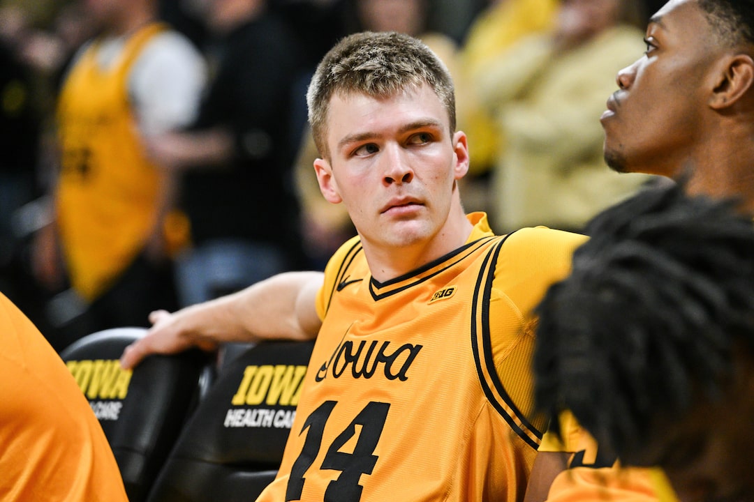 SAD DECISION: “I AM LEAVING” Bennett Stirtz has announced that he is leaving Iowa Hawkeyes Women’s Basketball due to…